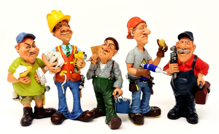 https://urbanavenue.in/wp-content/uploads/2020/08/craftsmen-3094035_1920-768x468.jpg